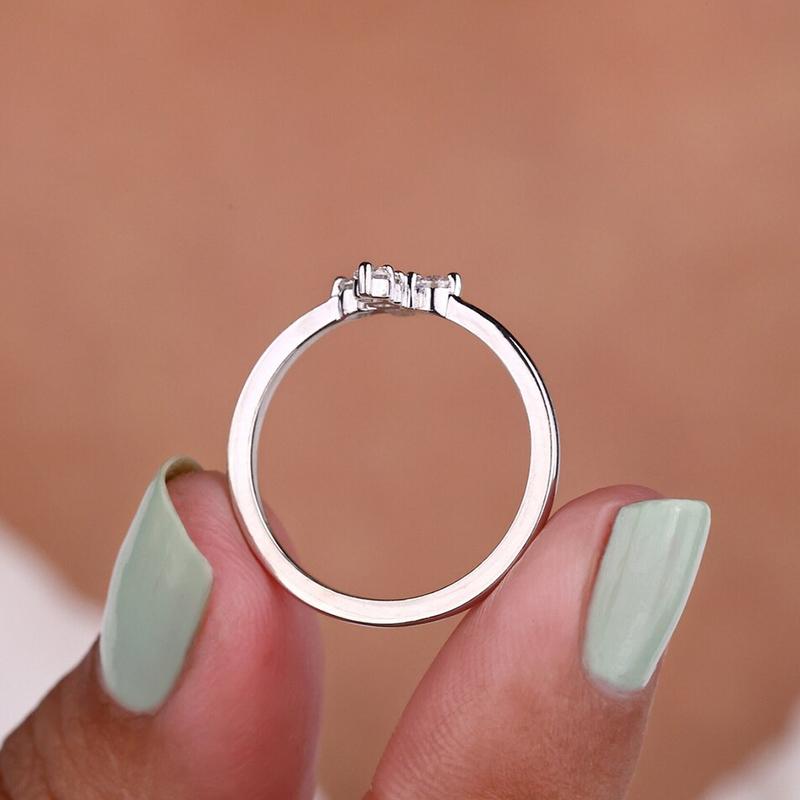 Huitan Chic Cross Rings with Cubic Zirconia Color Trendy Women Accessories Simple Stylish Wedding Rings Statement Jewelry