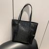Tote Bag Texture Casual Niche Retro Bag Women's New Large-capacity Literary Commuter Shoulder Bag