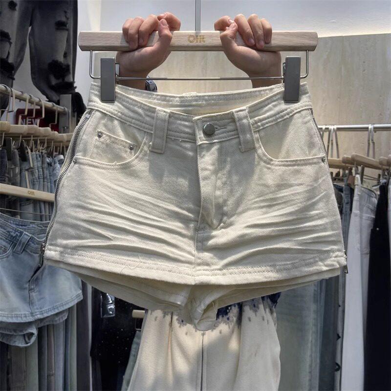 Trendy White Denim Mini Skirt: Slimming, Versatile, Side Zipper, Anti-Exposure Feature
