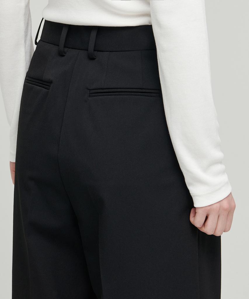 MUSINSA STANDARD WOMAN Women'S Wide Bermuda Half Slacks [Black]