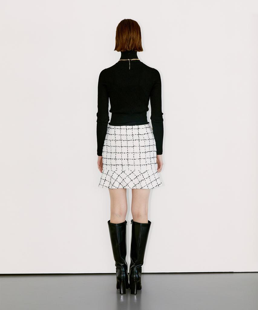 Chaenyuyog Check Mini Flare Skirt [Black Check]