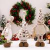 Skurrile dehnbare Puppenfigur im amerikanischen Stil für Weihnachten mit älterem Schneemann und Rentier
