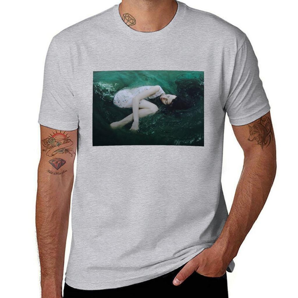 And the Ocean Loved Her Back T-Shirt Summer Top Sweat Short Sleeve Tee Plus Size Clothes Mens Graphic T-shirts Pack