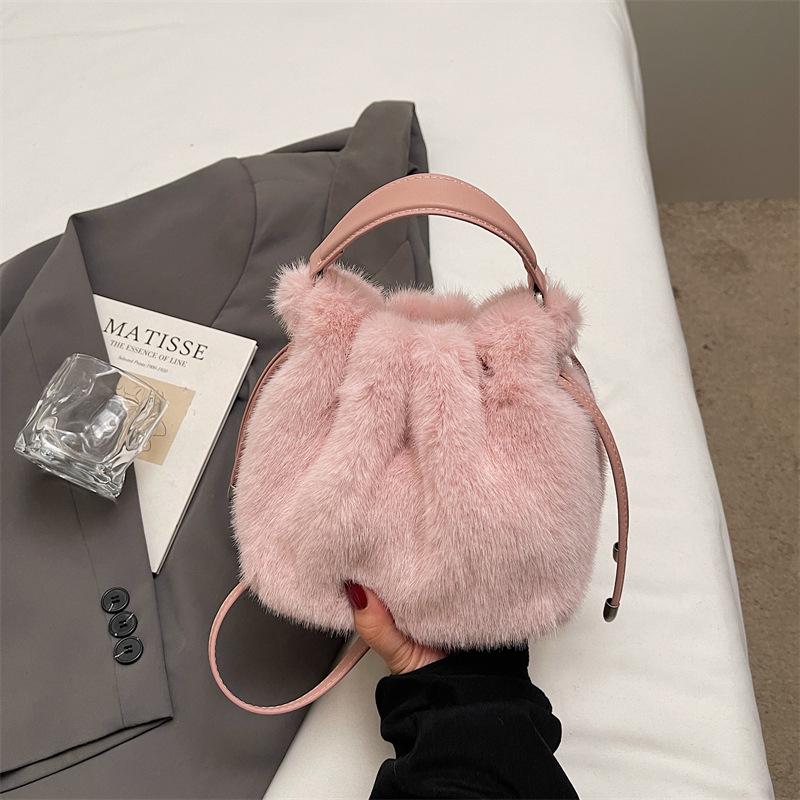 Modieuze Bucket Bag Zacht Pluche Mini Schoudertassen Voor Dames 2026 Wintertrend Pluche Handtassen Crossbody Tas