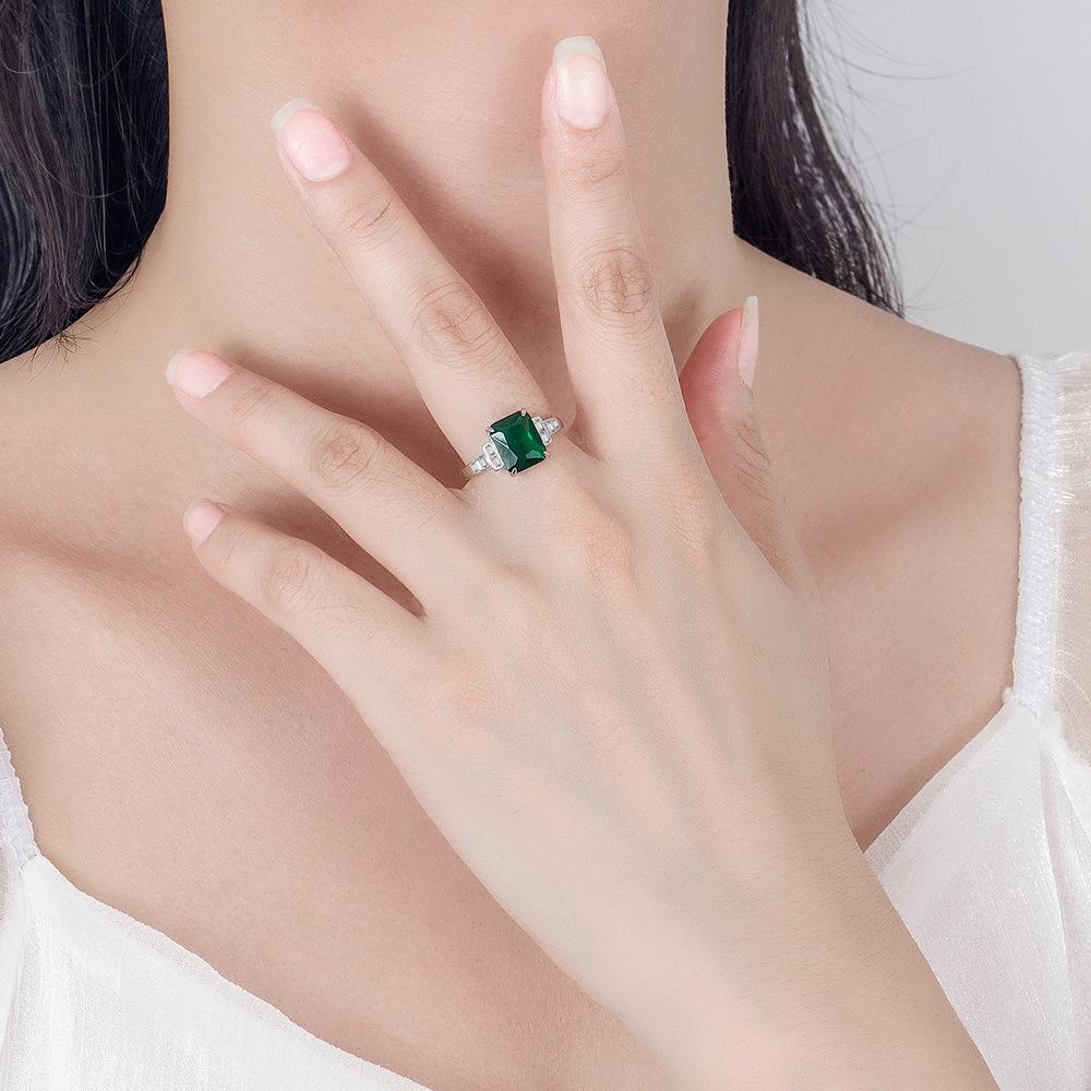 Retro Elegantní Zirkonový Prsten s Diamanty a Imitací Smaragdu pro Ženy
