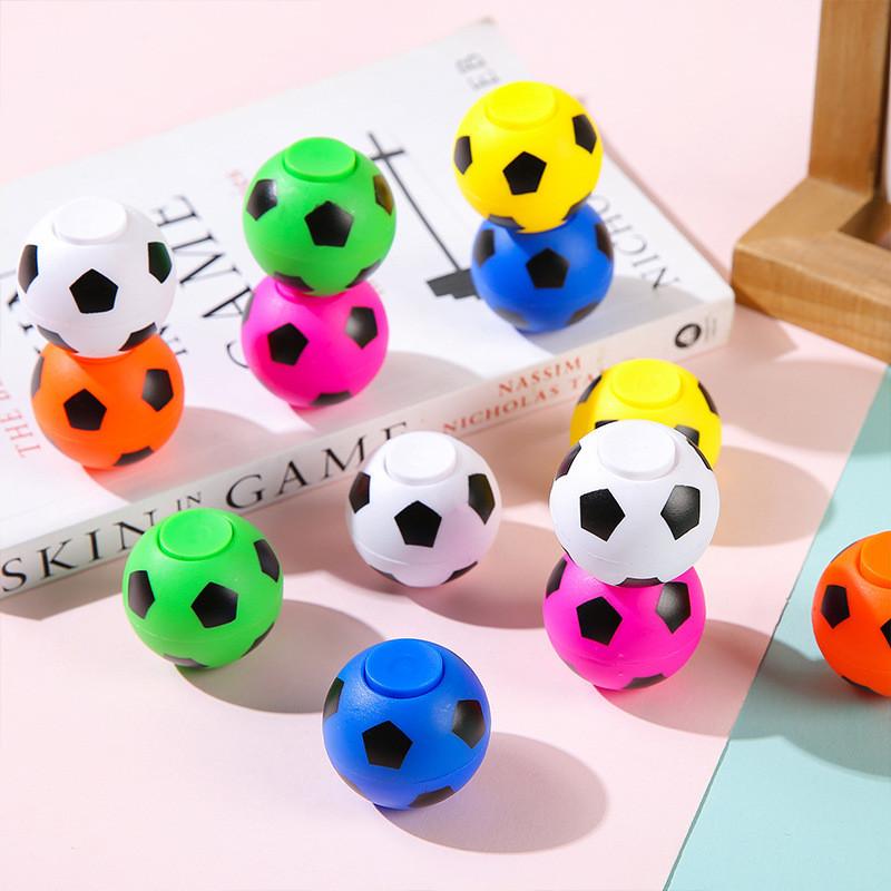 Kreatives Mehrfarbiges Fußballförmiges Kunststoff-Kreisel Kinderspielzeug für Kleinkinder