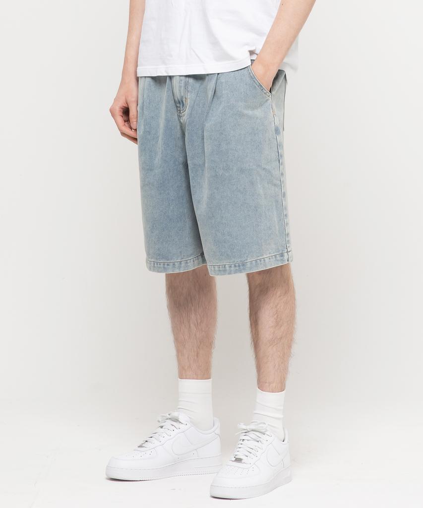CHAMBROS Wide Non-Faded Single-Pleat Bermuda Denim Half Pants [Light Blue]
