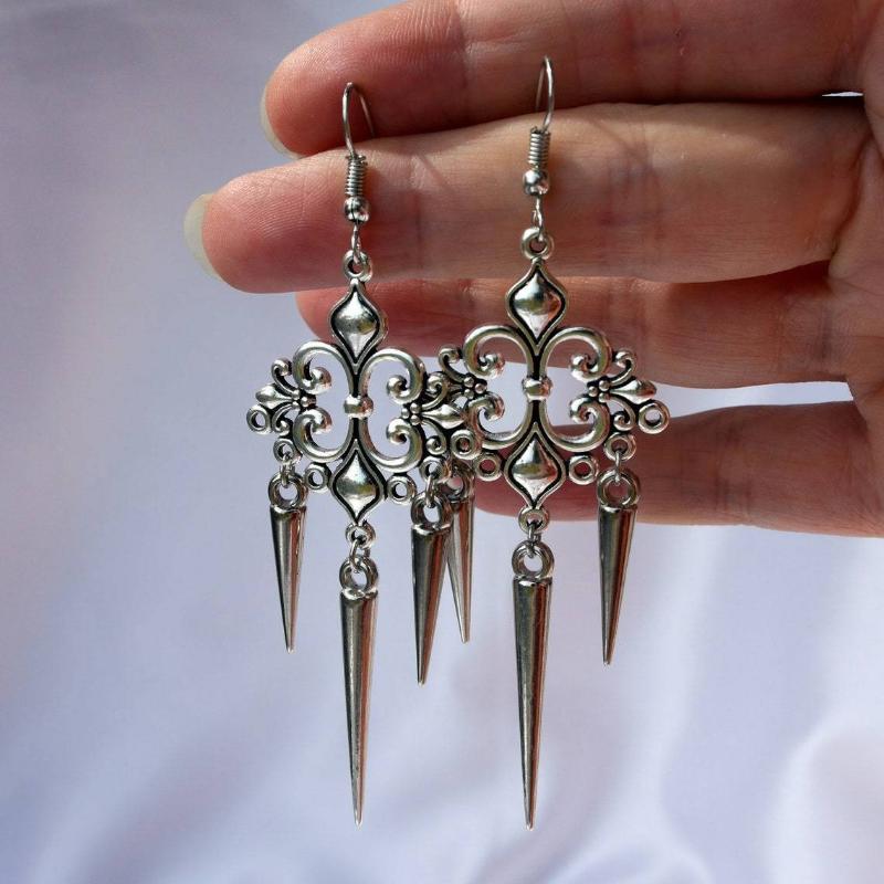 [HS][LA]1Pair Punk Metal Piercing Curved Spike Earrings For Women Goth Grunge Aesthetic Rivet Earrings Jewelry Gift
