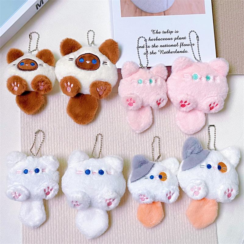 Brosche mit Plüschpuppe und Cartoon-Katze und Anhänger für Studententaschen