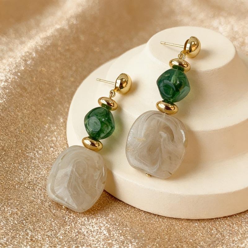 Fall/Winter New Style High-Class and Elegant Acrylic Pendant Earrings, Fashionable and Versatile Luxury Earrings