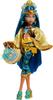 Monster High Monsterfest-Puppen, Cleo de Nile, Glamour-Kostüme & festivalthematische Accessoires, Snacks, Bandposter, Statement-Taschen und mehr.