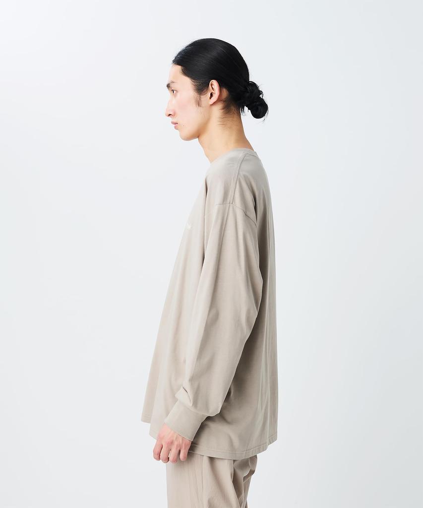 Snow Peak Soft Cotton Relaxed Logo Long Sleeve T-Shirt TS-25AU010, Greige, Size M. Unisex Relaxed-fit Tee In Soft Cotton with Logo Print.