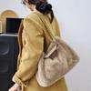 Elegante Kunstpelz-Schultertaschen für Damen Große Kapazität Damen Weiche Plüsch-Kettentaschen Flauschige Unifarbene Unterarmtaschen Winter