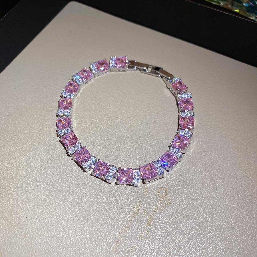Französisches Zirkon-Herz-Anhänger-Armband mit elegantem Design für Damen im Büro