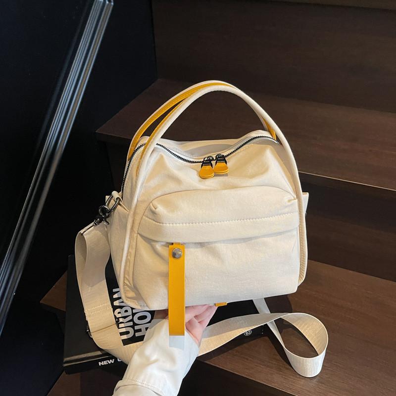 Minimalistische Nylon-Umhängetasche mit Reißverschlusstaschen für den täglichen Gebrauch