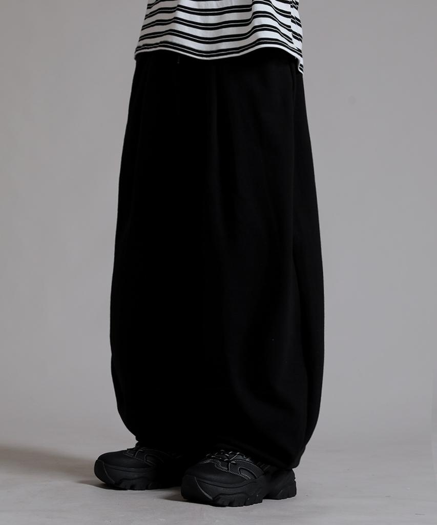 LIKE THE MOST Training Pintuck Balloon Wide Pants_Black