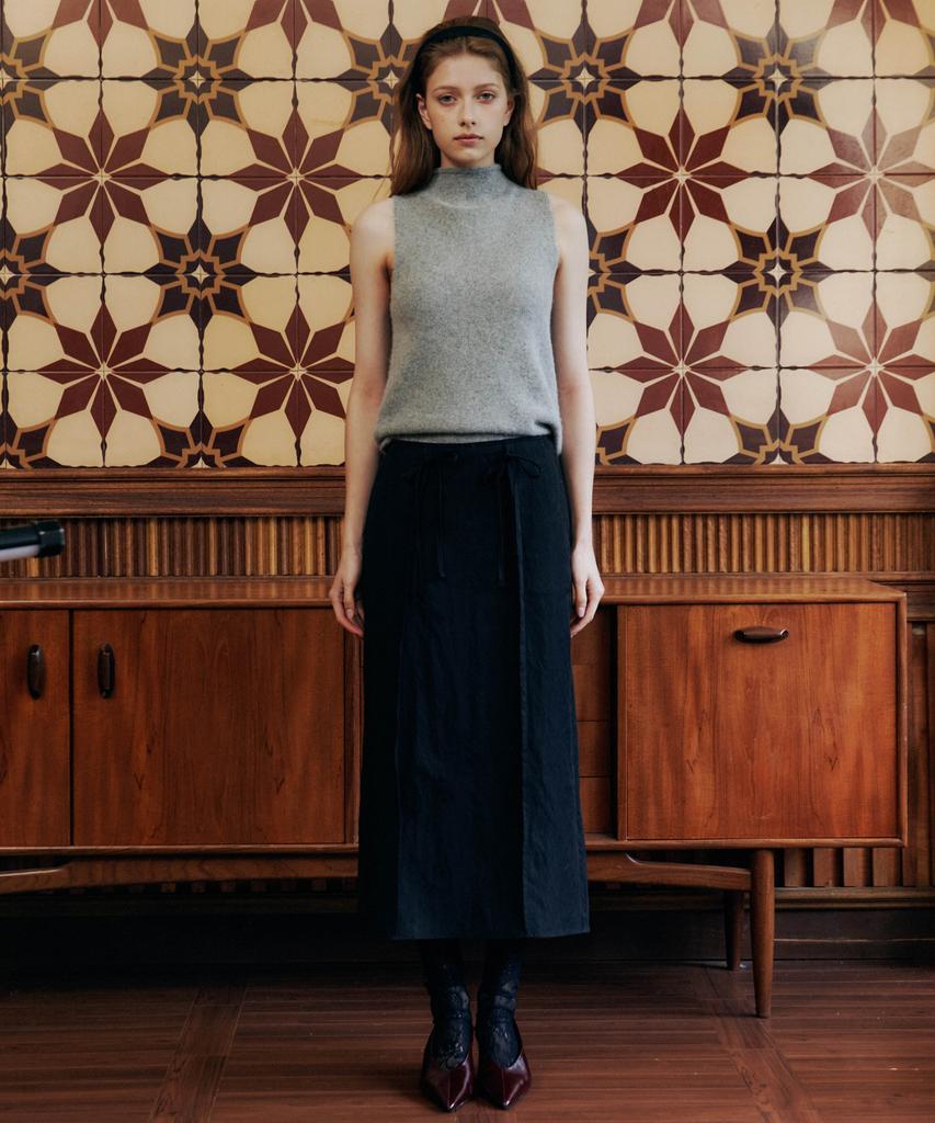 Love Us You Friends Ribbon Skirt (Black)