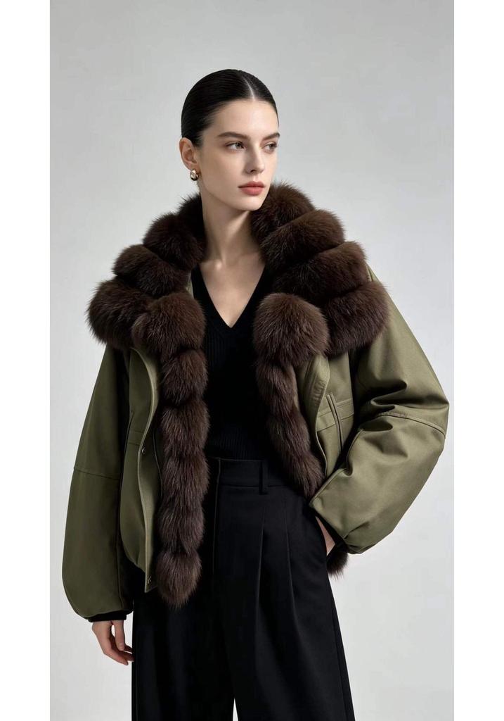 Women's Winter Down Jacket with Real Fox Fur Collar – Fashionable, Versatile, and Warm Parka Coat.