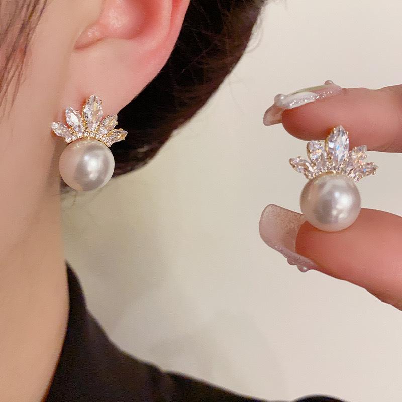 Korean Elegant Pearl Stud Earrings for Women: Versatile, High-Class Style Jewelry