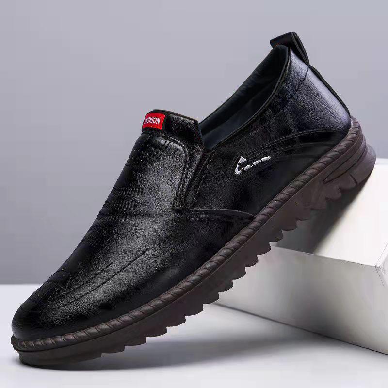 Chaussures en cuir pour hommes printemps et été nouvelles surface souple semelle souple chaussures d'affaires pour hommes creuses respirantes chaussures d'approvisionnement