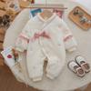 Gesteppter Baby-Winter-Jumpsuit mit Samtfutter und schrägem Knopfverschluss