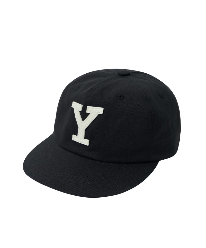 Gorra con Correa de Cuero y Logo Y de YALE_Negra