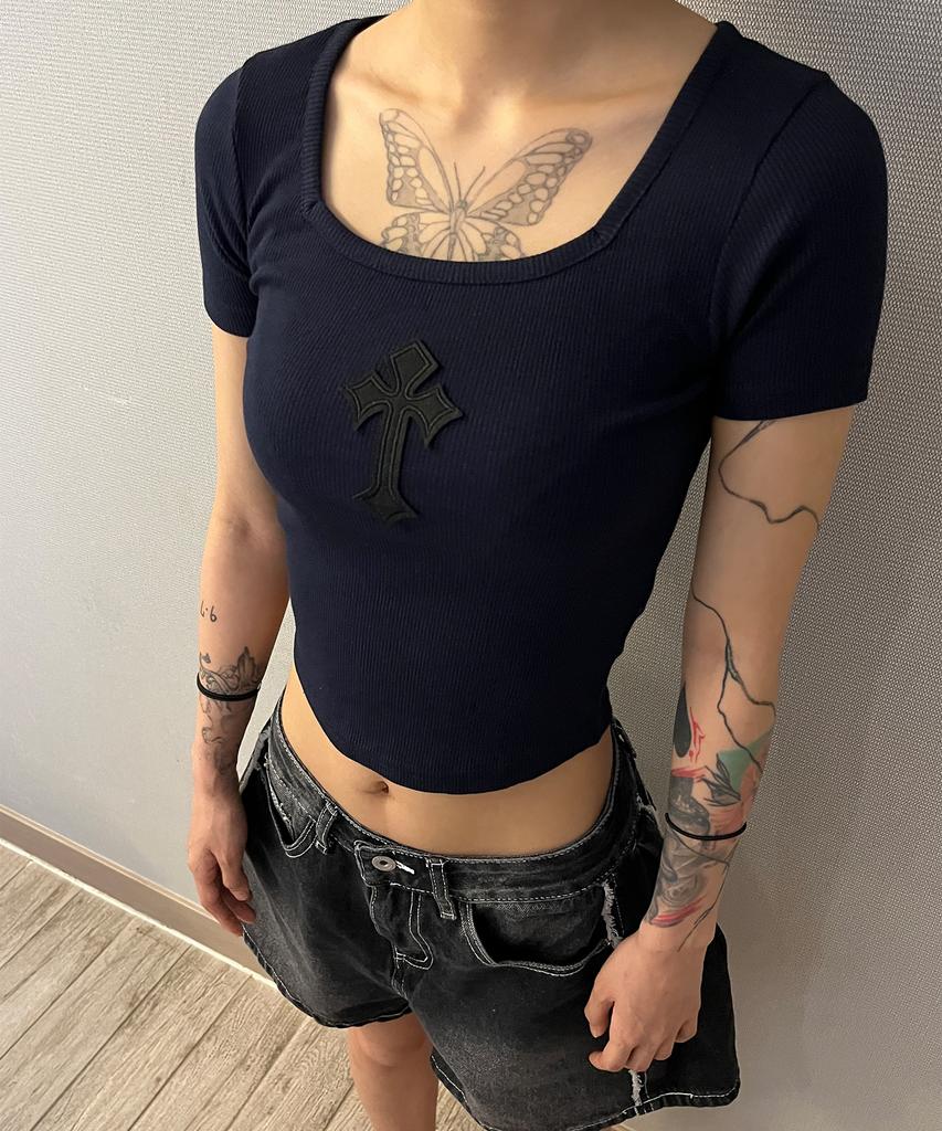 Bonseullipi Cross Square Neck T-Shirt (Navy)
