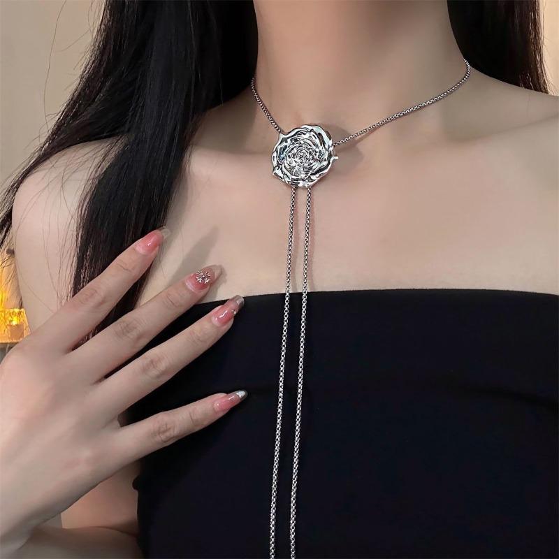 Retro Rose Pull Necklace Women's Niche Light Luxury Cold Wind Neck Chain Fashion High Sense Collarbone Chain
