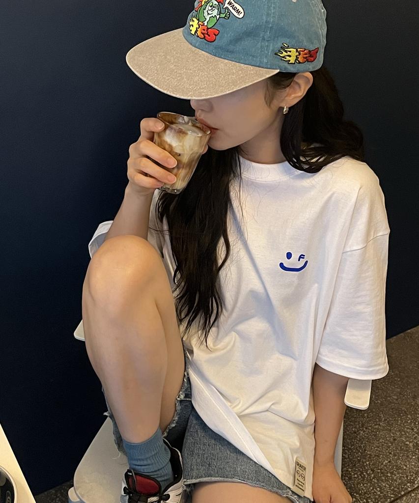 GRAVER [Unisex] Small Drawing Smile Short Sleeve T-Shirt_3 Colors