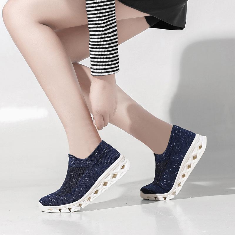 Outdoor Couple Hiking Shoes Women's Summer Sports Fly-woven Mesh Shoes Breathable and Lightweight Soft-soled Travel Socks Shoes Men