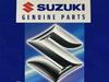Originálna nálepka s emblémom Suzuki Lapin pre stranu spolujazdca na palubnej doske Suzuki HE33S s kurzívovým logom (5. generácia) - [99140-84S01]
