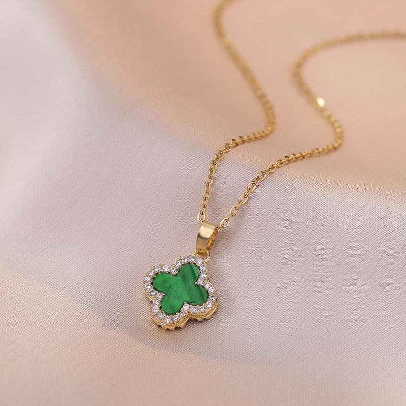 Färgglada fyrbladiga gräszirkon Liten och lyxig Ny design Sense Pendant Temperament Lucky Grass Halsband