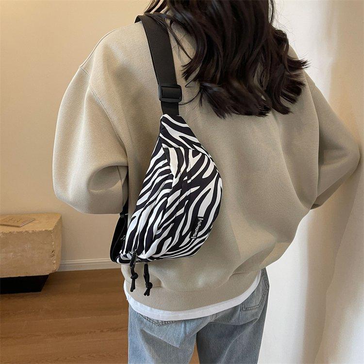 Koreanische Version der einfachen Umhängetasche Neue Mode Sommer Große Kapazität Tasche Sport Joker Kleine Brusttasche Japanische Damen Taschen.