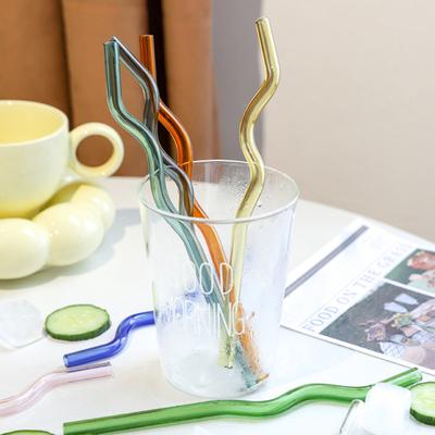 Hohe gewellte Glastrinkhalme, wiederverwendbare bunte Trinkhalme für Saft, Tee, Kaffee, umweltfreundliches, hitzebeständiges und BPA-freies Glas