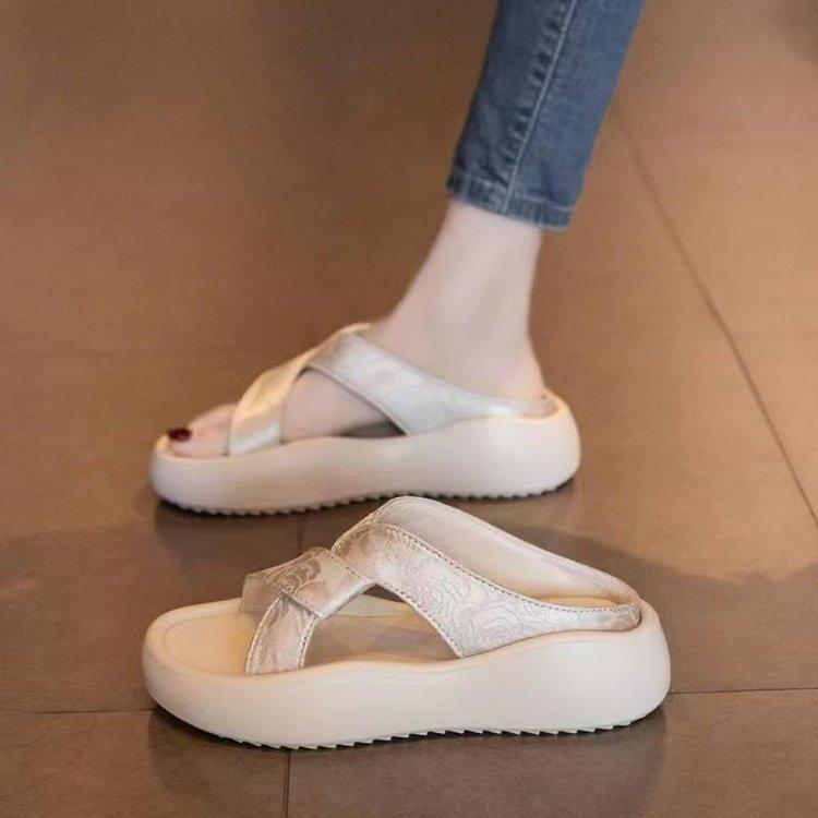 Cool Slippers Women's Summer Wear 2025 New Thick-soled Beach Sandals Fashion Pregnant Women's High Sense One-word Drag