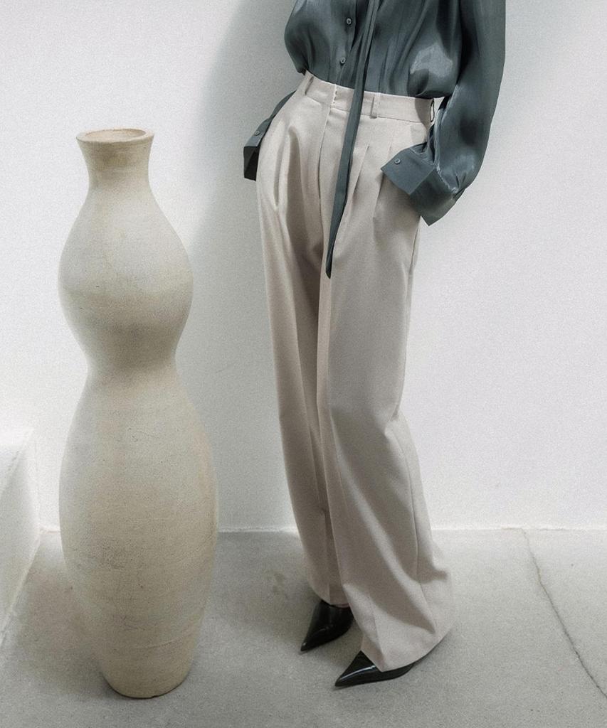 Memua Classic Two-Pin Tuck Slacks