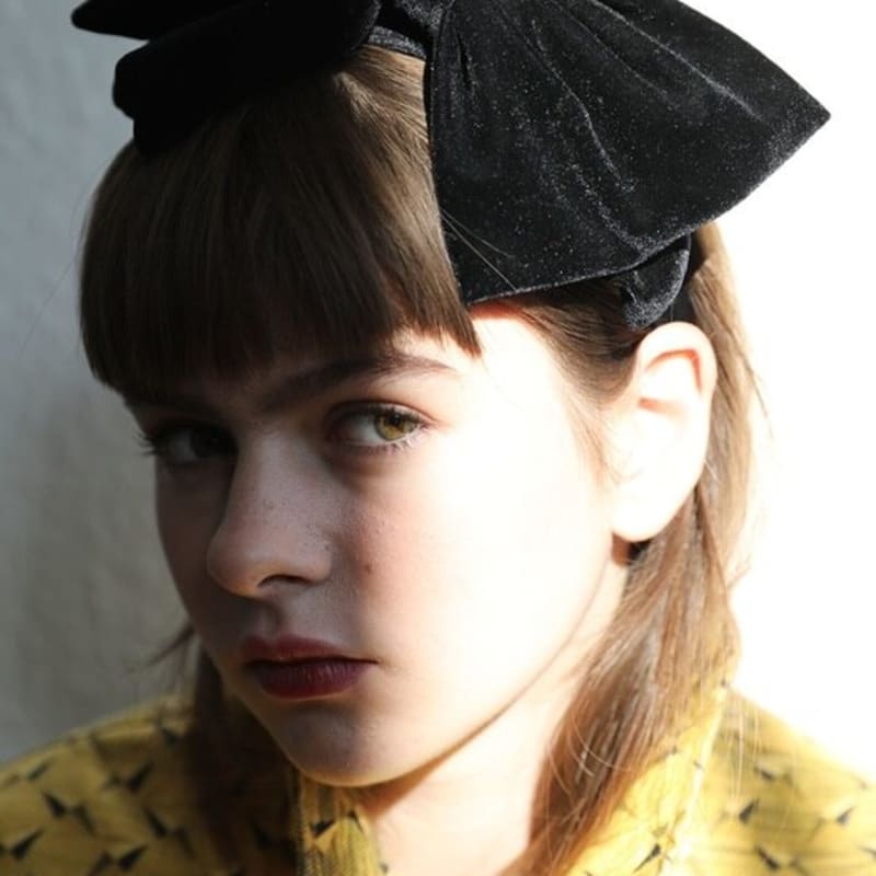 Elizabeth Moments Velvet Ribbon Headband