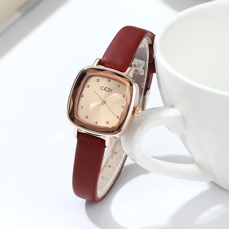 Antique Style Female Quartz Watch With Alloy Case And Elegant Leather Band For Gift