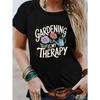 Europese maten Dames T-shirt met Grafische Opdruk "Gardening is My Therapy" - Zwart Korte Mouw Ronde Hals Casual Top met Bloemen & Gieter Ontwerp