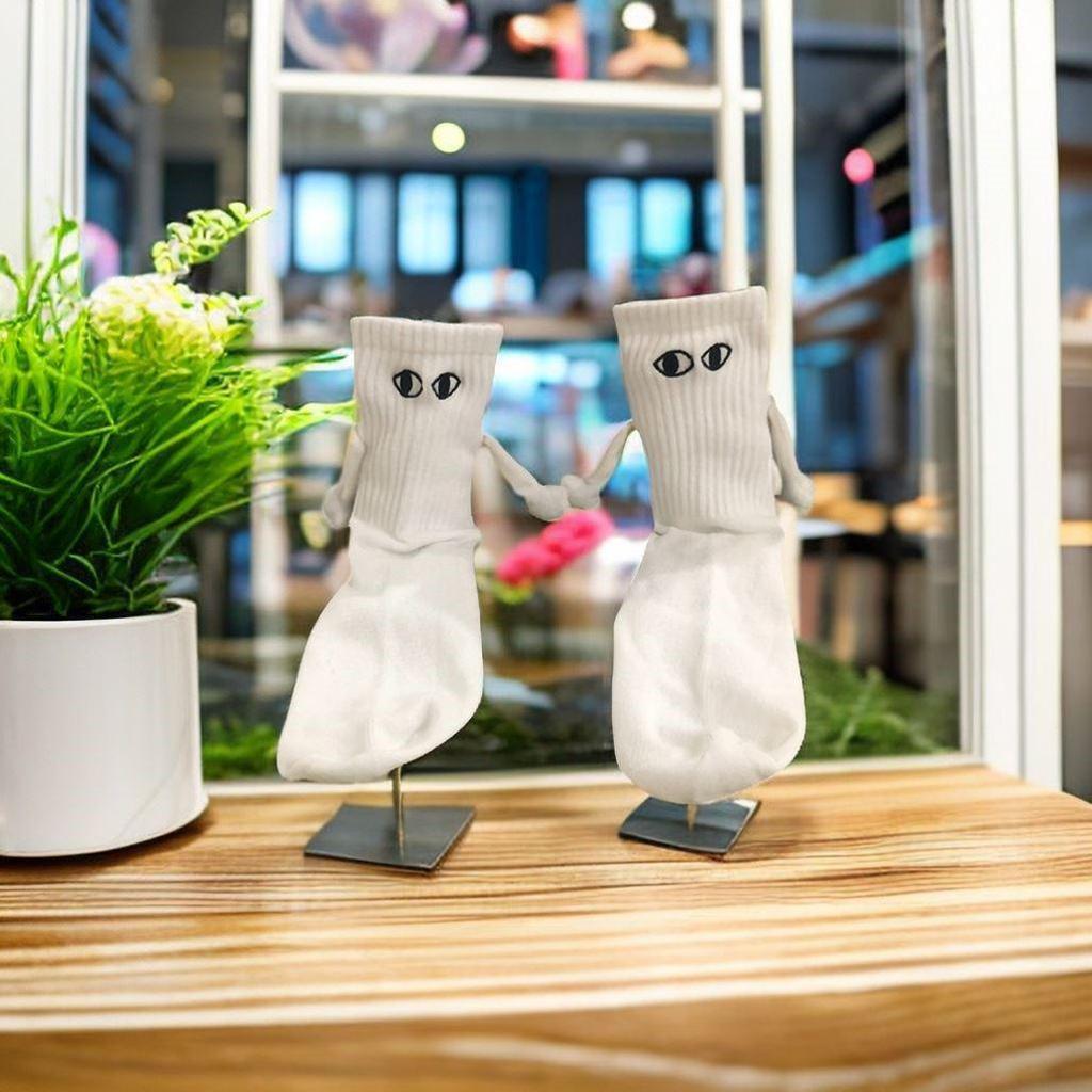 Magnetic Couple Hand-Holding Socks: Cute Internet Trendy Design
