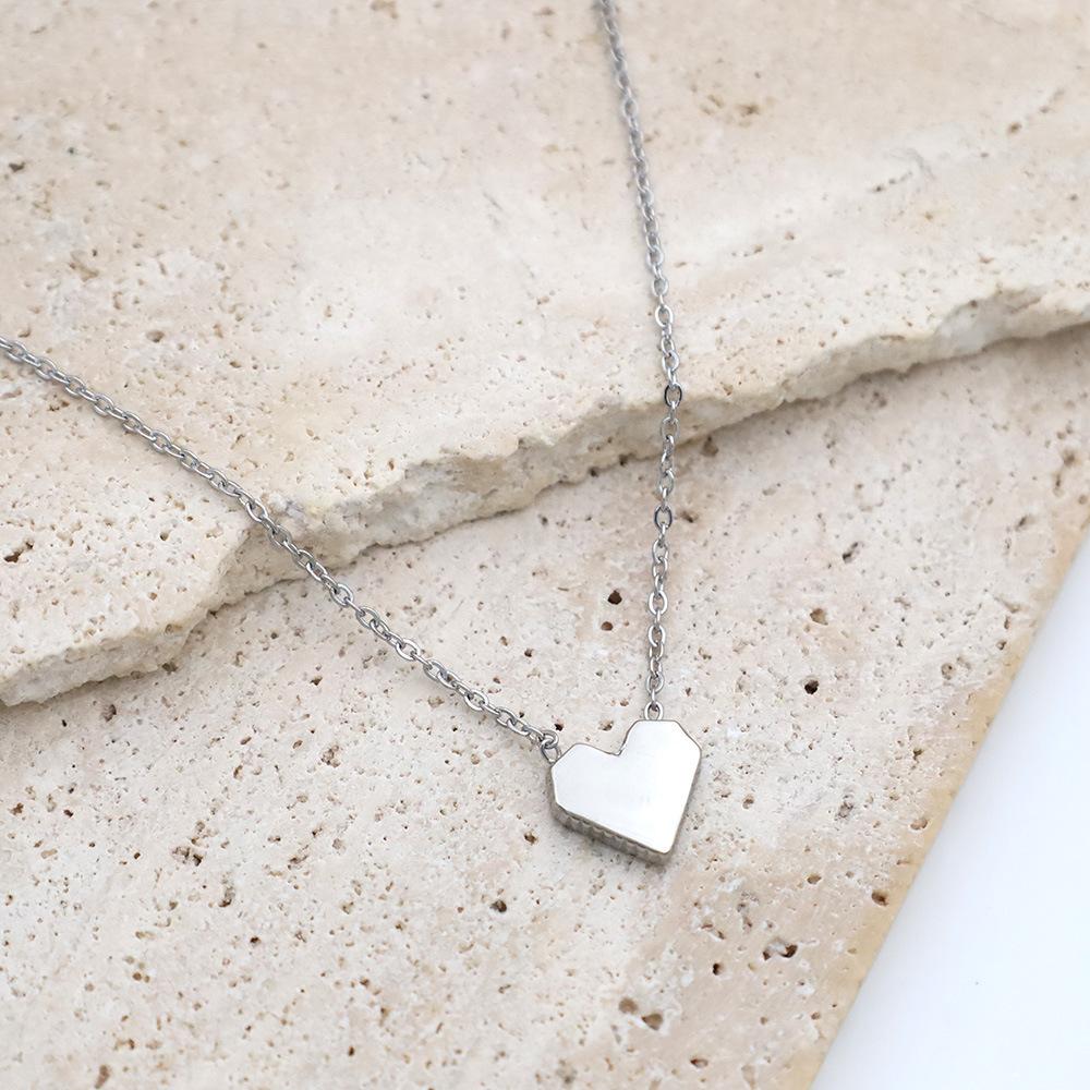 Versatile 18K Titanium Steel Peach Heart Clavicle Chain French Light Luxury Red Acrylic Love Necklace Women'S Pendant