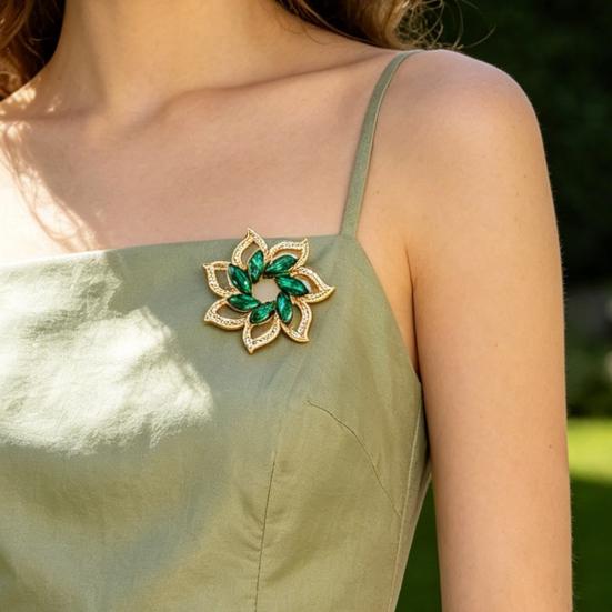 Broche Fleur pour Femme, Broche Incrustée de Strass pour Robe, Manteau, Châle Cadeau pour Mère, Mariage