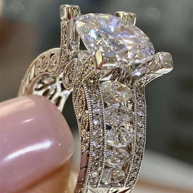 Luxurious Fashion CopperColor Wedding Rings for Women Exquisite Inlaid with White Zircon Party Engagement Ring Jewelry