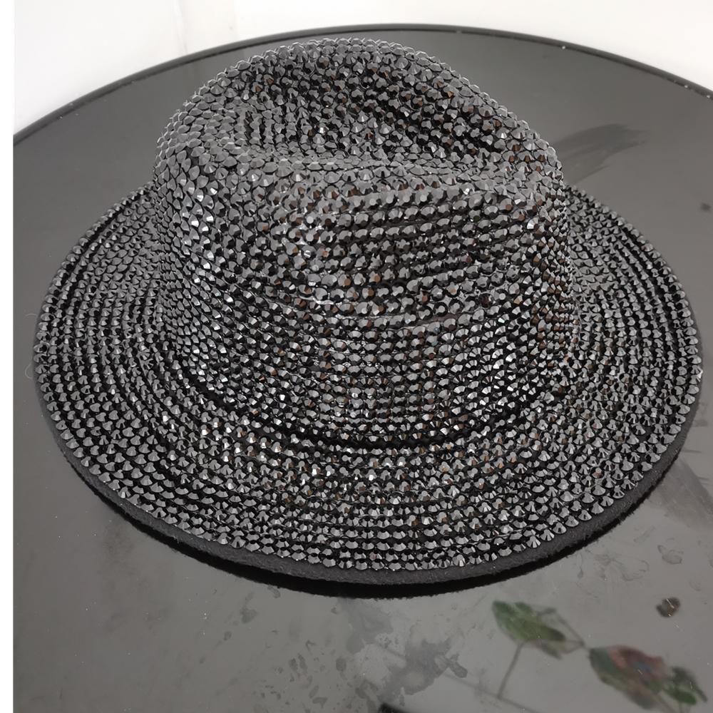 Strass- und Perlen-Fedoras Jazzhüte für Männer und Frauen Rote passende Schwarze Diamant-Fedoras Bühnenbankettkappe 2022 Großhandel