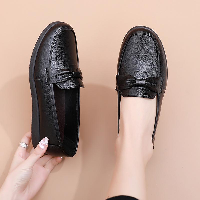 Fashion Mother Shoes Spring and Autumn Style Slip-resistant Soft Sole Comfortable Slip-resistant Black Leather Shoes for the Elderly
