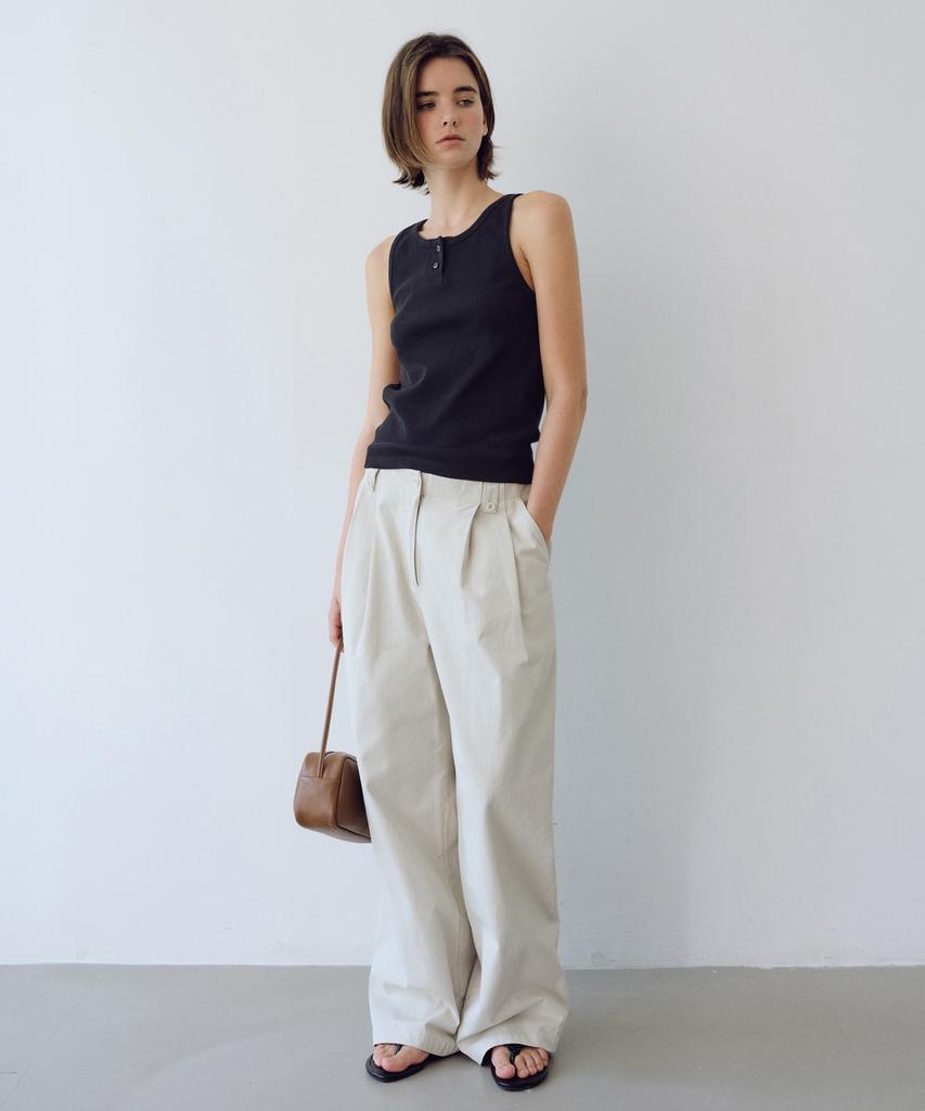 Yulago Button Two-Tuck Chino Pants