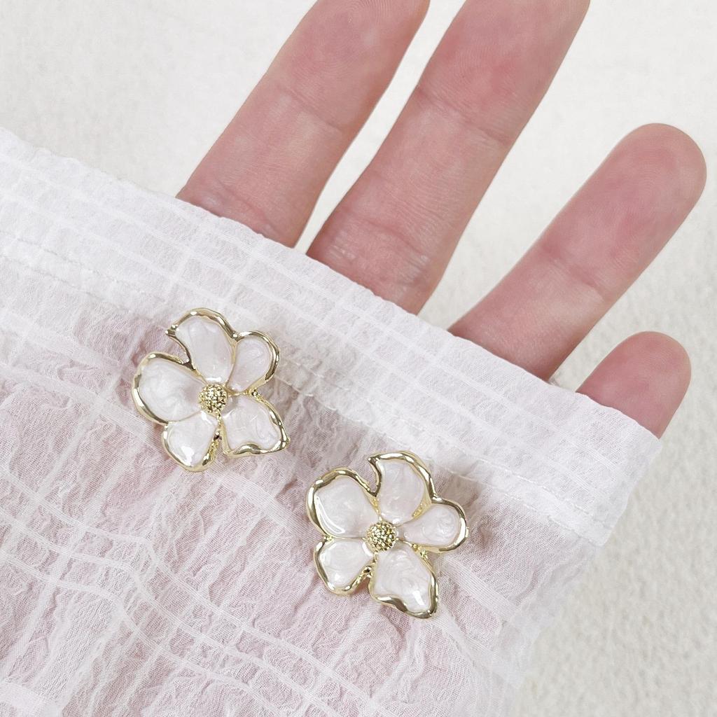 Vintage French Pearl No-Pierce Earrings: Elegant Luxury Clip-ons for Women