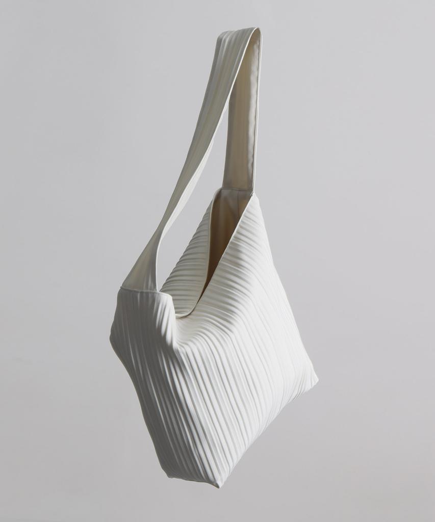 Green Stuff Simple Shopper Bag 62 Random Pleats - Ivory