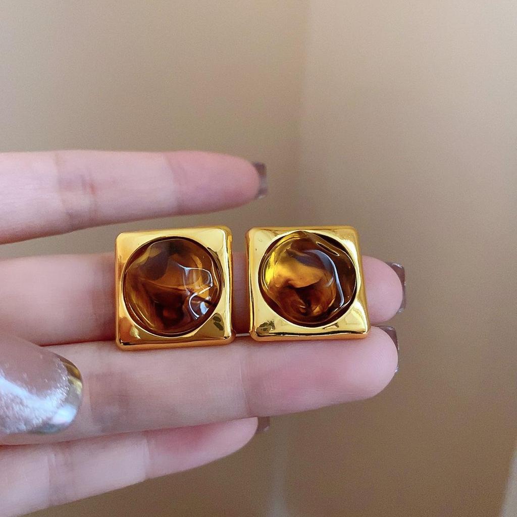 Zilveren Naald Bruin Onregelmatige Stud Oorbellen - Franse Licht Luxe Retro Niche High-End Sieraden voor Vrouwen.