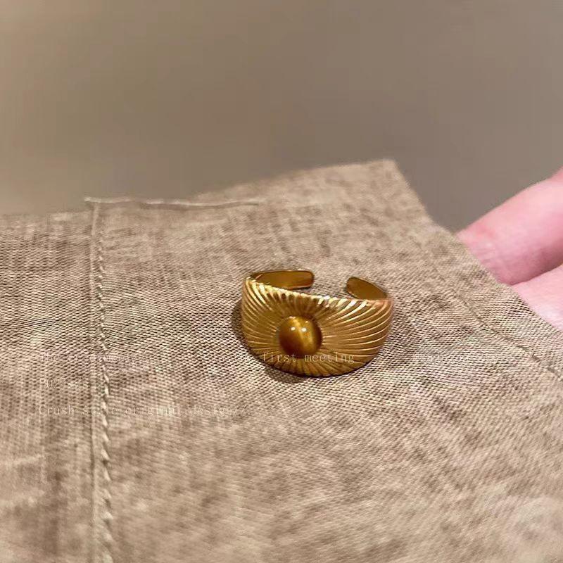 Maillard Serpentine Tiger'S Eye Alloy Ring, Women'S Unique Design Sense, Retro High Sense, Light Luxury, Live Index Finger Ring